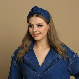 Jeansowa opaska do włosów z wiązaniem.