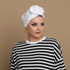 Przewiewny turban na lato damski biały z różą.