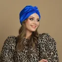 Kobaltowy kobiecy turban satynowy.