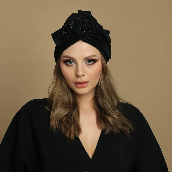 Czarny elegancki bawełniany turban z kokardą.