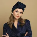Ozdobny granatowy turban damski wieczorowy.