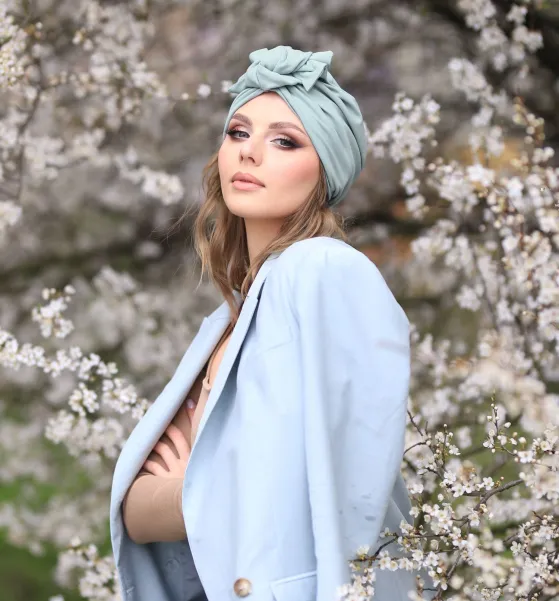 Czapka turban damski z kokardą eukaliptus.