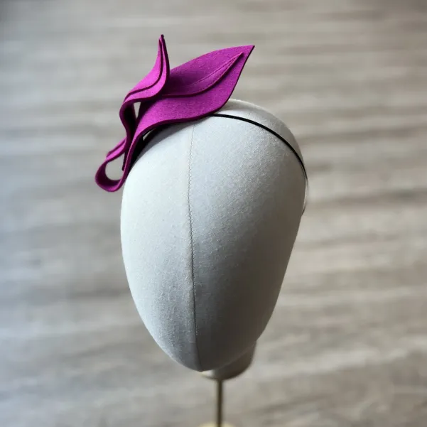 Fuksjowa ozdoba do włosów.