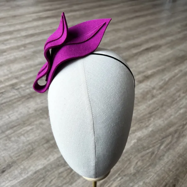 Fuksjowa ozdoba do włosów.