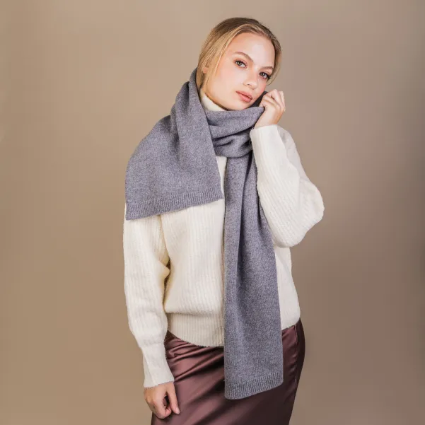 Szal szary, długi, wełniano-kaszmirowy.