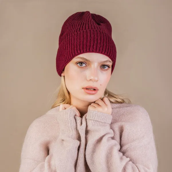Prążkowana czapka wełniano-kaszmirowa bordowa