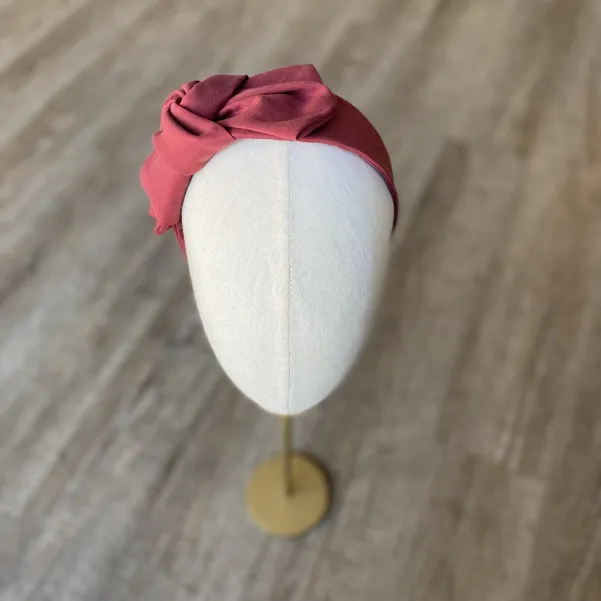 Szeroka opaska z kokardą w kolorze bordowym