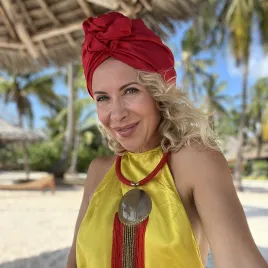 Stylowy turban na włosy satynowy z różą czerwony