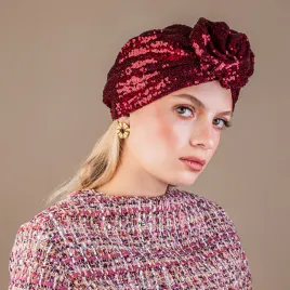 Turban damski w bordowe cekiny z ozdobną różą.