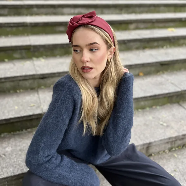 Szeroka opaska z kokardą w kolorze bordowym