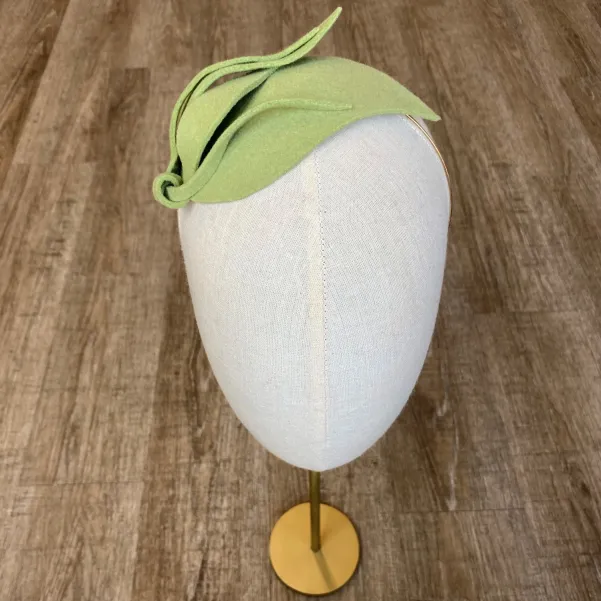 Zielona ozdoba na głowę mini toczek łezka.