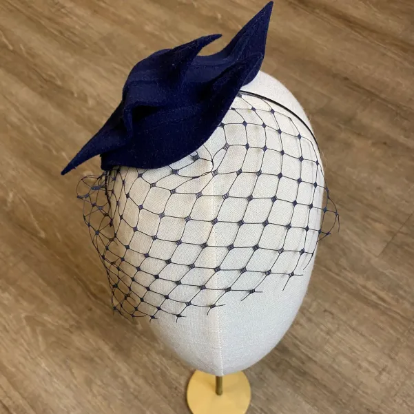 Granatowa ozdoba do włosów- listki inspirowany origami.