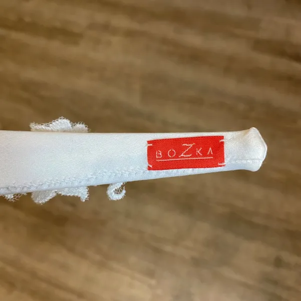 Błyszcząca opaska ślubna z koronką 3d.