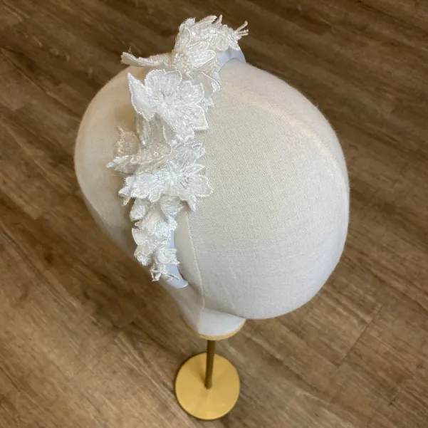 Błyszcząca opaska ślubna z koronką 3d.