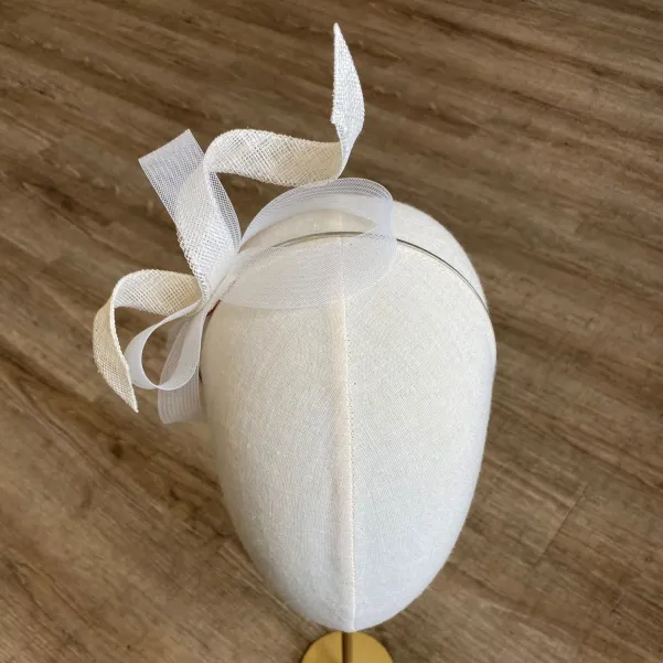 Nowoczesny ślubny dodatek do włosów