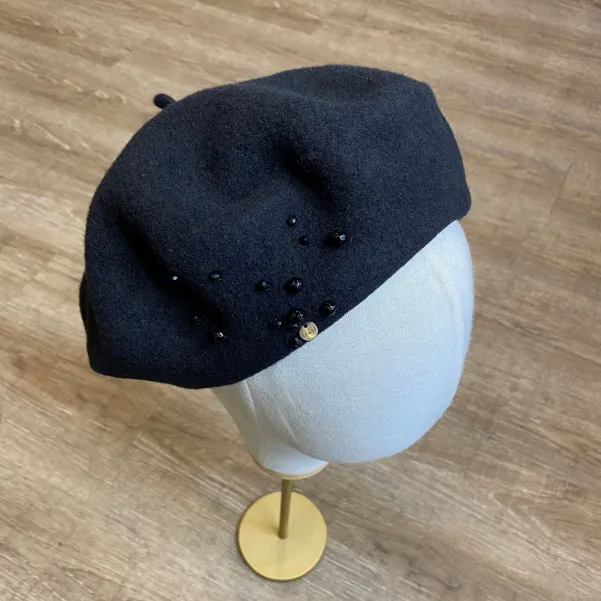 Czarny wełniany beret z błyszczącymi kryształkami