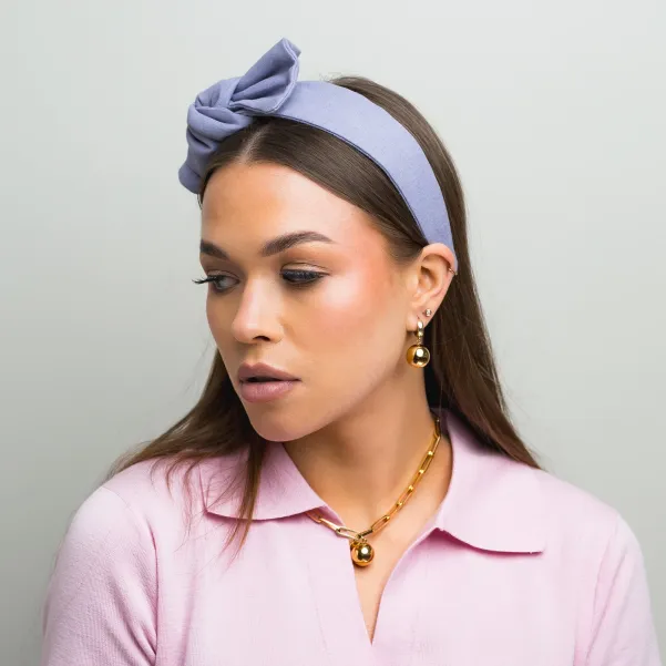 Liliowa lniana sztywna opaska z kokardką.