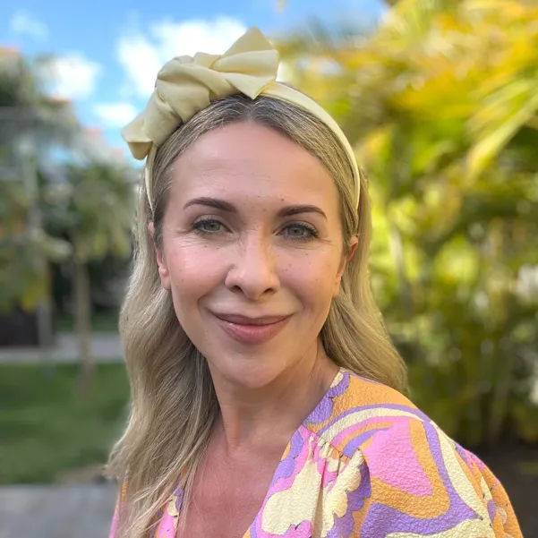 Żółta masełkowa opaska lniana ozdobna.