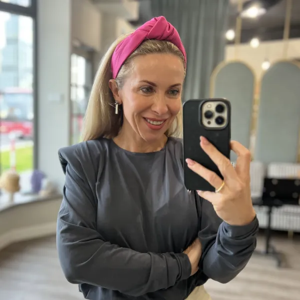 Piękna opaska z węzłem w kolorze fuksji polskiej marki.