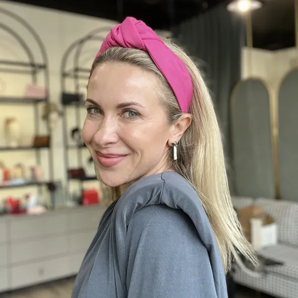 Piękna opaska z węzłem w kolorze fuksji polskiej marki.