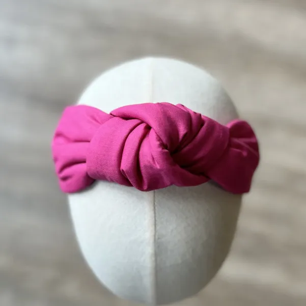 Piękna opaska z węzłem w kolorze fuksji polskiej marki.