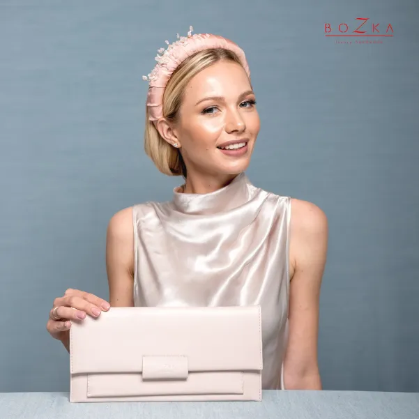 Prosta kopertówka ze skóry pudrowy róż