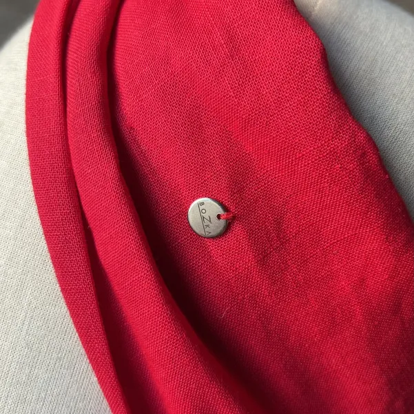 Czerwona opaska do włosów twistband.