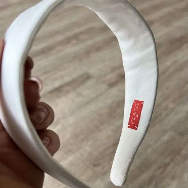 Modna kobieca opaska mascarpone.