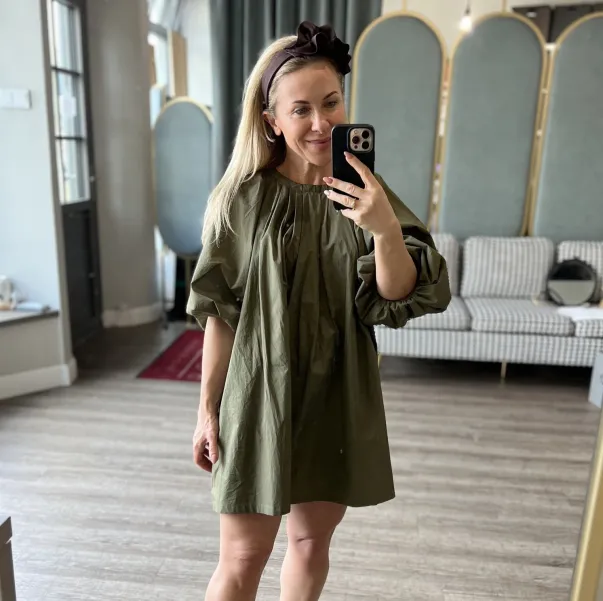 Czekoladowa opaska lniana z dużą ozdobą handmade.