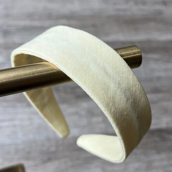 Subtelna masełkowa opaska z lnu.