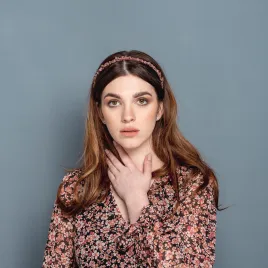 Złota biżuteryjna opaska z kamieniami naturalnymi nude.