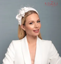 Jedwabna ślubna opaska puffy w stylu Kate Middleton.