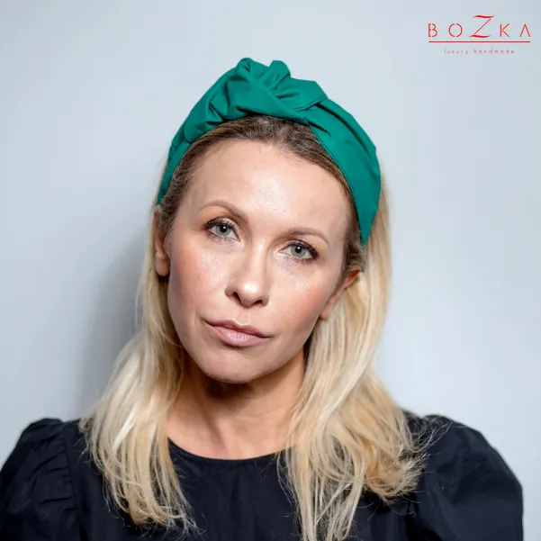 Piękna opaska do włosow z węzłem w kolorze żywej zieleni.