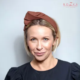 Piękna opaska na głowę z supełkiem  w brązowym czekoladowym kolorze.