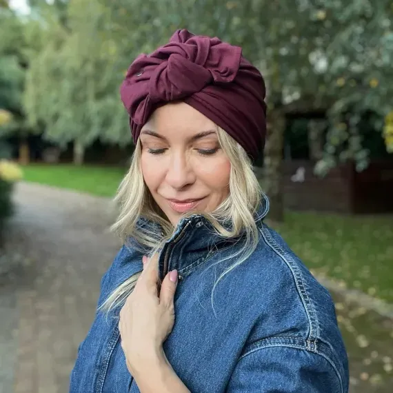 Bordo czapka-turban z kokardą