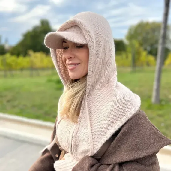 Kapturo-komin beżowy z wełny z zamkiem