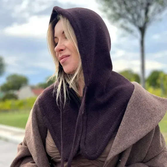 Szal z kapturem i zamkiem zimowy