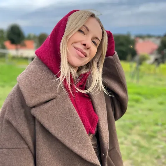 Modny zimowy komplet damski bordo