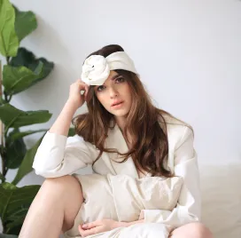 Szeroka opaska lniana szyta w Polsce.