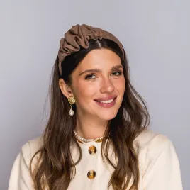 Modna Brązowa opaska do włosów z marszczeniem