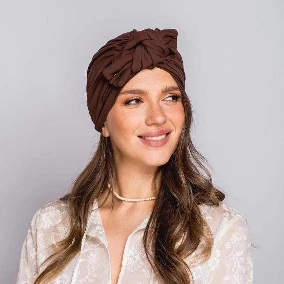 Turban z węzłem w kolorze czekoladowym