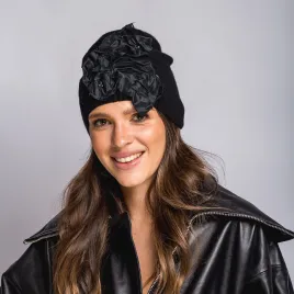 Czapka zimowa damska z ozdobnym kwiatem