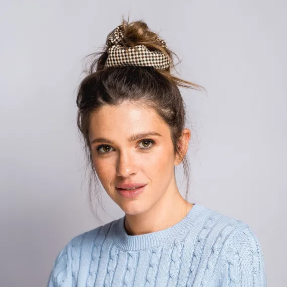Duża gumka do włosów w beżowo- brązową kratę
