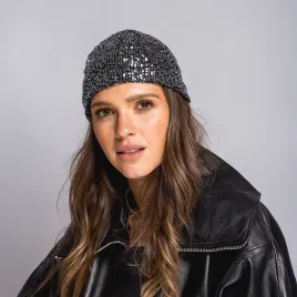 Wygodna czapka ze srebrnymi cekinami