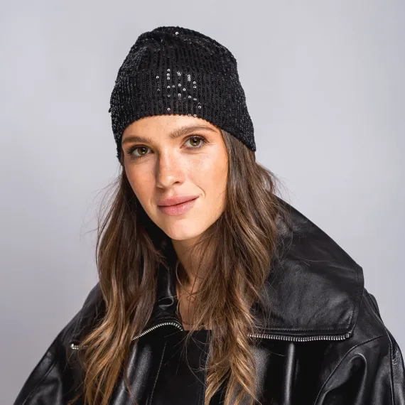 Czapka damska w czarne cekiny