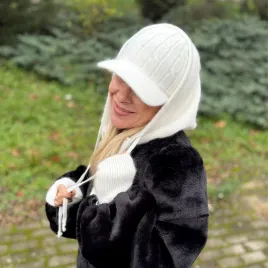 Wełniany zimowy komplet w kolorze białym