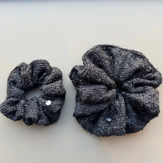 Mała gumka schrunchie czarna z tweedu