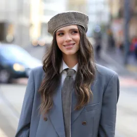 Damski beret w czarno-beżową pepitkę