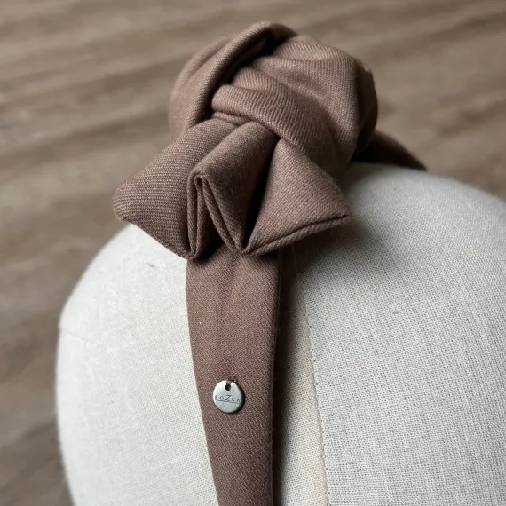 Beżowa urocza opaska z kokardą.