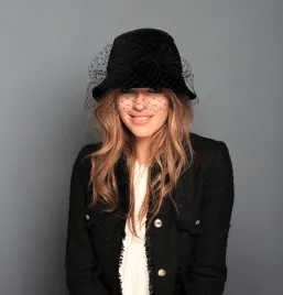 Wyjątkowe eleganckie nakrycie głowy na jesień i zimę.